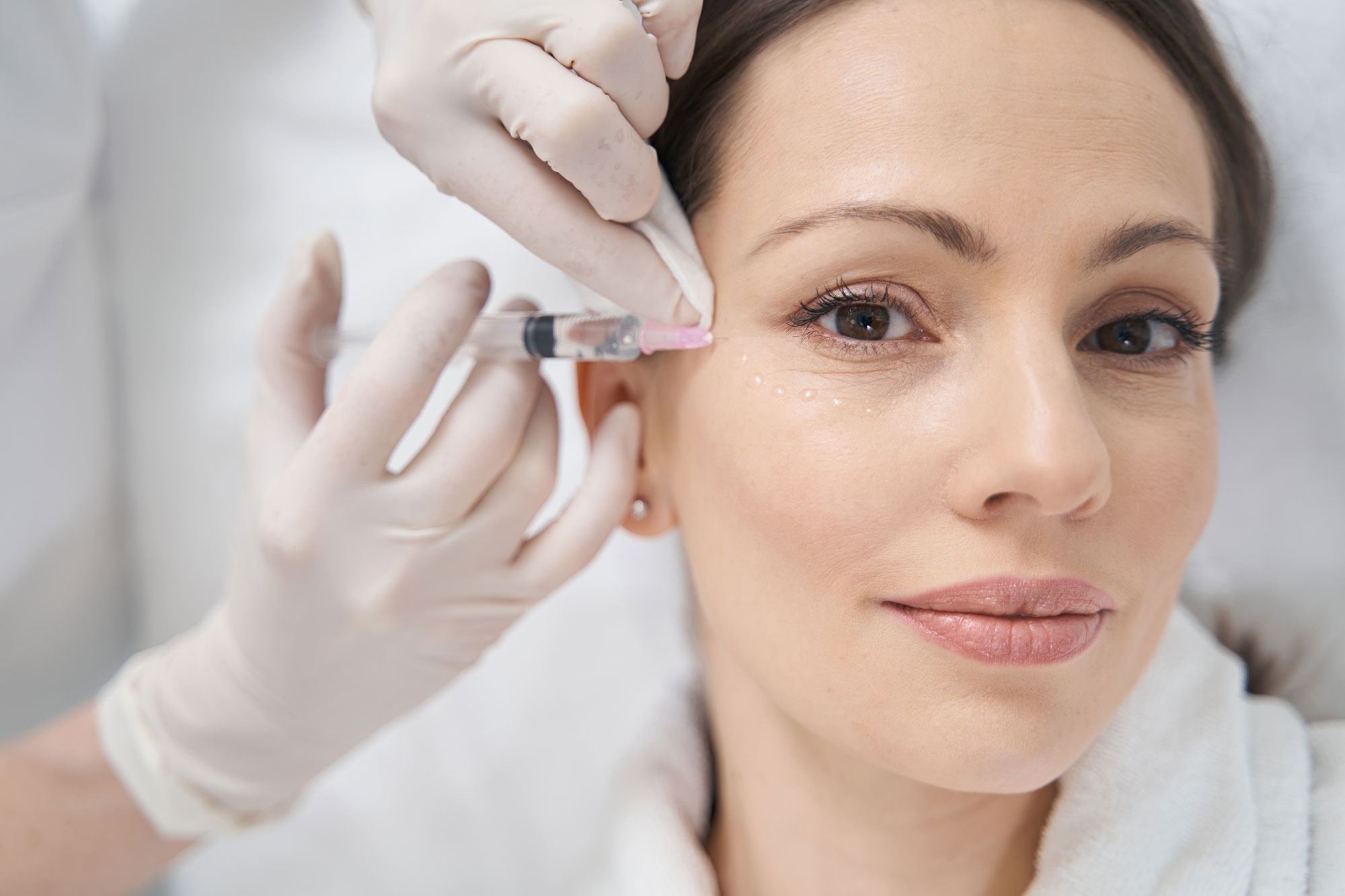 Crow’s feet injection illustrating wrinkle relaxer options in Jeuveau vs Botox comparison